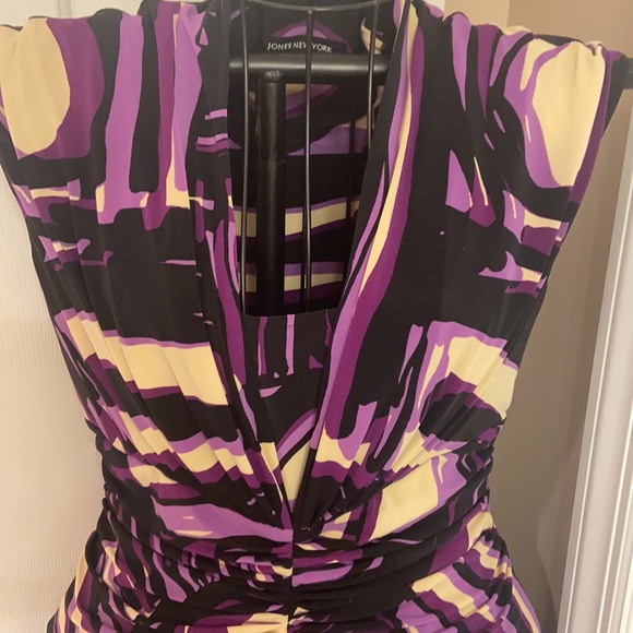 Cute Jones New York Ruched Front Size 6 Multi Color Purple Black Cream SLIMMING - Picture 2 of 11